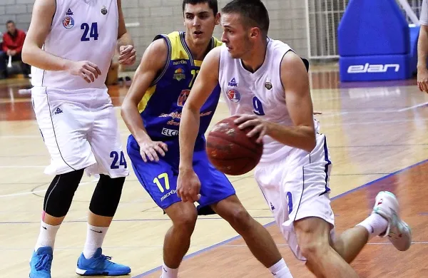 Dvoboj bo prenašala tudi komercialna športna televizija, kar 
pomeni nov mejnik za portoroški klub.