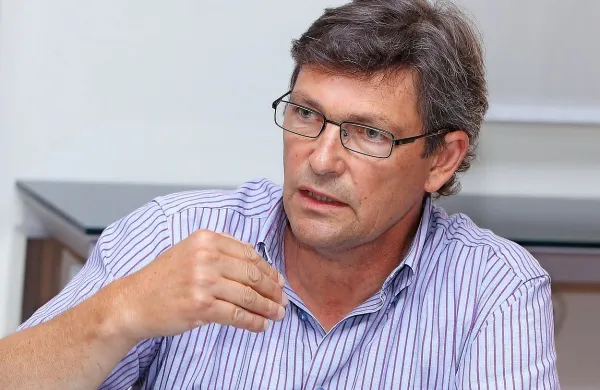 Izolski župan Igor Kolenc ne bo prišel na državno proslavo ob 
dnevu suverenosti in 25. obletnici odhoda zadnjega vojaka 
JLA iz Slovenije  zaradi številnih neizpolnjenih obljub. Enako 
sta se odločila koprski in piranski župan Boris Popovič in 
Peter Bossman. 
