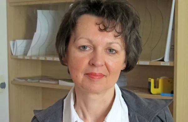 Irena Lazar: “Dokler zaposleni na ZRS ne uredijo svojega 
statusa na novi instituciji,  pač niso vključeni v študijski proces 
te univerze.”