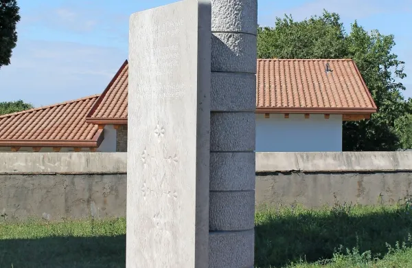 Prizadevanje za skupno prihodnost brez vojn je sporočilo 
prisotnosti slovenskega in italijanskega predsednika na današnji otvoritvi spomenika v Doberdobu. 