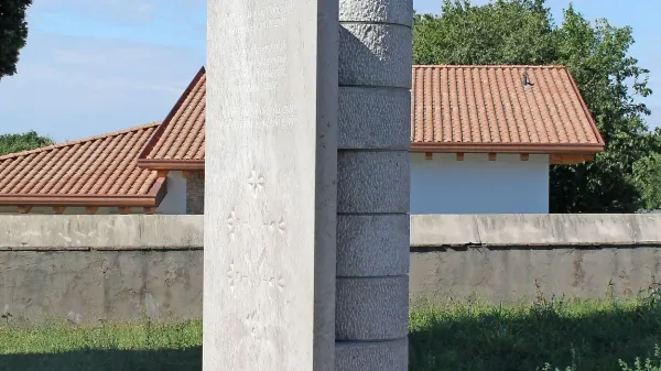Prizadevanje za skupno prihodnost brez vojn je sporočilo 
prisotnosti slovenskega in italijanskega predsednika na današnji otvoritvi spomenika v Doberdobu. 