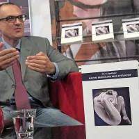 Majhni brodolomi pred svitanjem je po knjigi Vrnitev v Las 
Hurdes Franca Jurija drugo sodobno knjižno delo italijanske 
manjšinske literature, prevedeno v slovenščino.