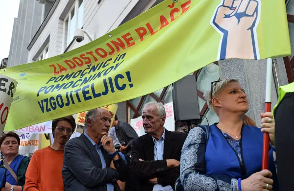 Delovno mesto pomočnic vzgojiteljic naj bi na novo opredelili. Odpravili naj bi tudi plačne anomalije.