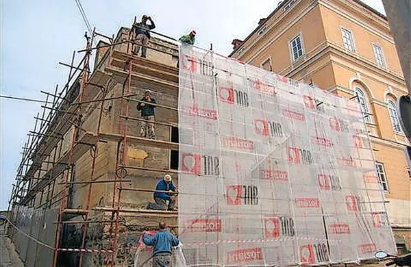 Medicor je lastnik nekdanje  piranske bolnišnice na piranskem klifu.