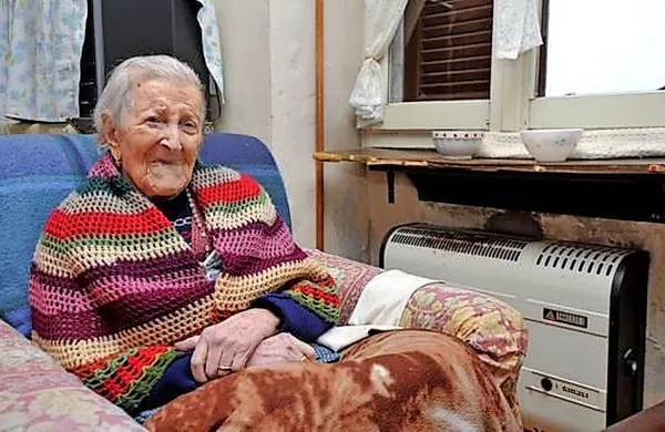 

Emma Morano uživa jajca  od 20. leta starosti, ko so ugotovili, 
da je slabokrvna in ji je zdravnik svetoval, naj vsak dan poje tri 
jajca, eno kuhano in dve surovi.