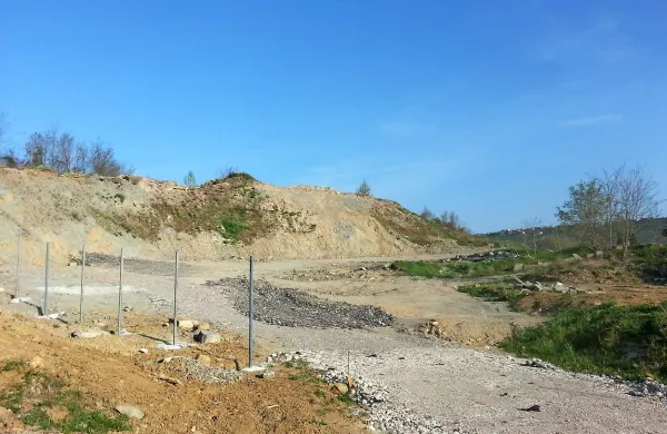 

V opuščenem laporokopu na Srminu bi podjetje Grafist 
namestilo napravo za mletje gradbenega materiala.