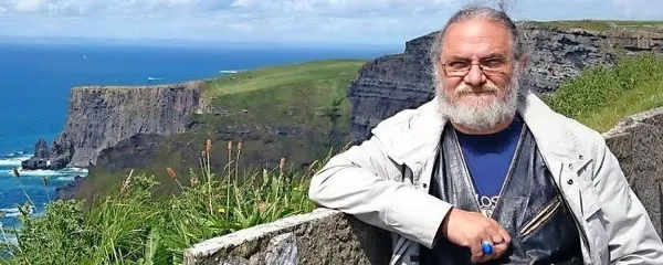 Aristid Havliček: “Tako preveč žalovanja kot 
preveč veselja - vsaj tako se mi dozdeva - je 
prepreka odhajanju na ono stran.”