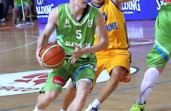 Luka Rupnik (v zelenem reprezentančnem dresu) doživlja 
igralski razcvet na Pirenejskem polotoku.