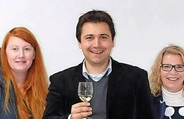 Pobudniki novega postojnskega središča (z leve): Dragana 
Čolič iz Žerjavistov, Andrej Smerdu iz društva Bakla   in Jerneja 
Sojer Smerdu iz DO-RE-MI življenJA.