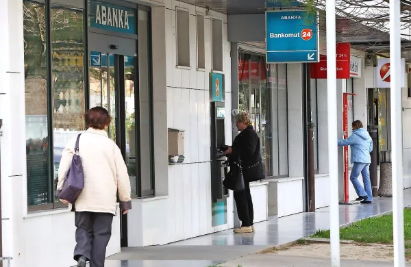 Abanka v prihodnjih dveh letih ob zelo neugodnih gospodarskih gibanjih po celoviti oceni Evropske centralne 
banke (ECB) ne bi potrebovala dodatnega kapitala. 