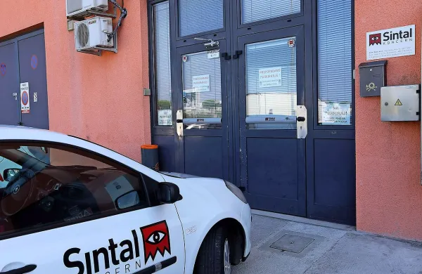 Sintalova varnostnika sta včeraj ponoči na Srminu zalotila 
tatove in preprečila tatvino goriva.