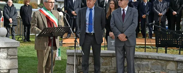 Naziv osebnost Primorske za mesec oktober sta si prislužila 
Vasja Klavora (desno) in Igor Komel (v sredini), pobudnika 
postavitve spomenika slovenskim vojakom, padlim na 
soškem bojišču v letih 1915 in 1917 v Doberdobu.