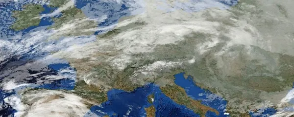 Nad zahodnim Sredozemljem se je včeraj poglabljala višinska dolina s severnim zrakom. 