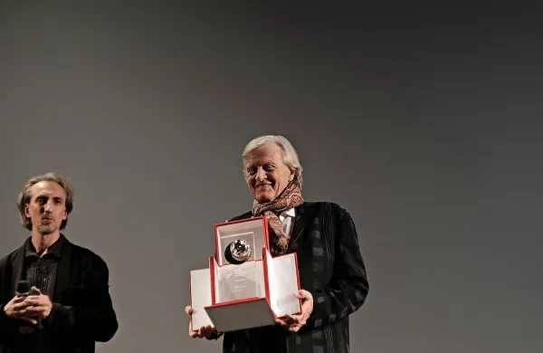 Rutger Hauer z nagrado za življenjsko delo urania d'argento, 
ki so jo pred njim v Trstu prejeli filmski velikani, kot so George 
A. Romero, Terry Gilliam, Alejandro Jodorowsky ...