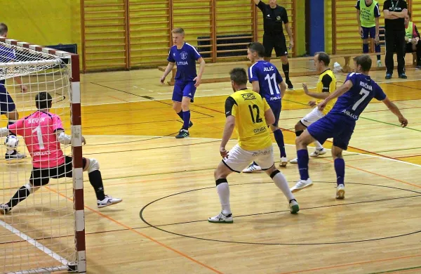 Kobariški član Litije Borut Ručna (7)  je dvakrat zatresel 
Puntarjevo mrežo.