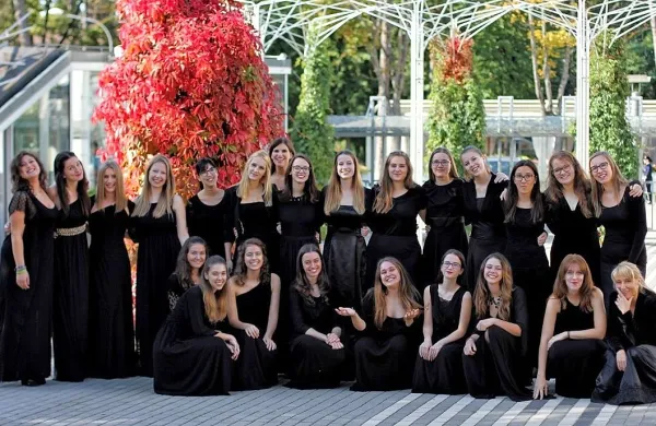 Bienalni festival bo drevi odprl nastop Zbora Slovenske 
filharmonije. 