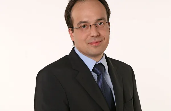 Po poročanju medijev naj bi namreč preiskovali posle nekdanjega predsednika uprave Lekarne Ljubljana Marka Jakliča in lastnika Infonet medie Lea Oblaka (na fotografiji).