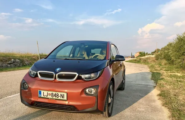 O obliki bavarskega električarja so  mnenja deljena. Nam je bil v oranžno-črni kombinaciji všeč.