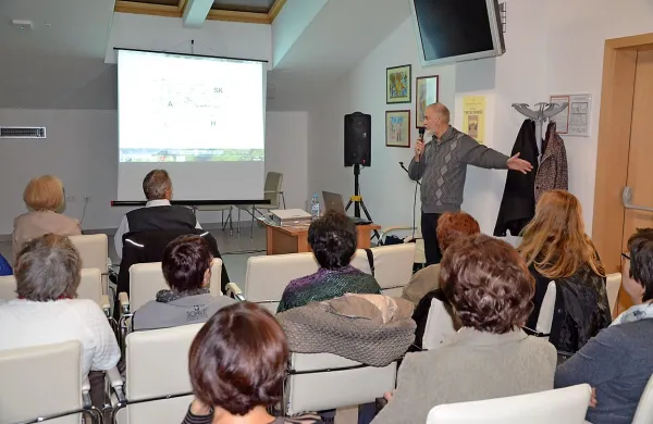 O gori&scaron;kih beguncih v tabori&scaron;ču Bruck