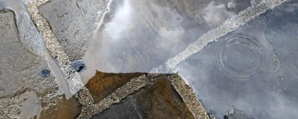 O spopadanju z dežnikom in dežnimi kapljami