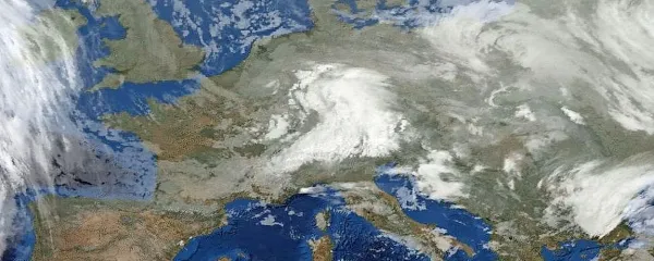 Našim krajem se je včeraj od severozahoda približeval 
ciklon