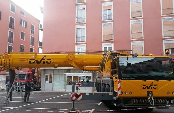 S Tomosovega bloka odstranjujejo antene
