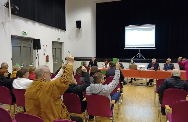 Krajani Škofij so v četrtek na zboru med drugim glasovali tudi 
o podpori predsedniku Edmondu Gašparju. 