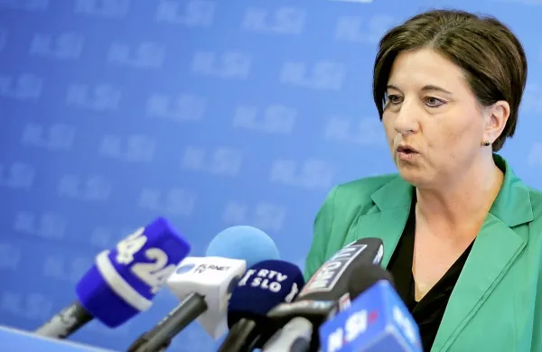 Ljudmila Novak ostaja predsednica NSi. Na glasovanju na 10. 
kongresu je prejela več kot 90-odstotno podporo delegatov 
stranke.