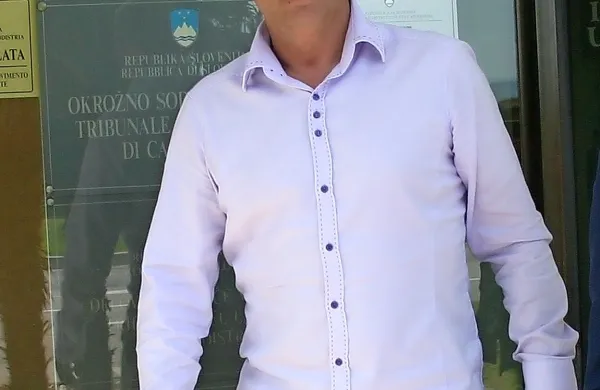 Vejsil Hot Popoviča toži zaradi obtožb, ki jih je izrekel med 
volilno kampanjo. 