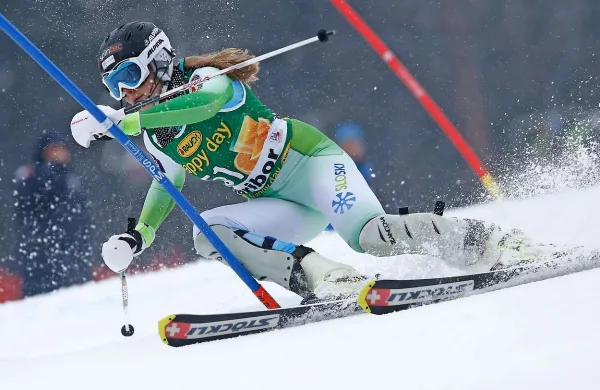 Prva Slovenka na startu Ana Bucik je nastopila s startno 
številko 27 ter je ob prihodu v cilj vpisala 17. čas, za 
Shiffrinovo je zaostala 2,23 sekunde.