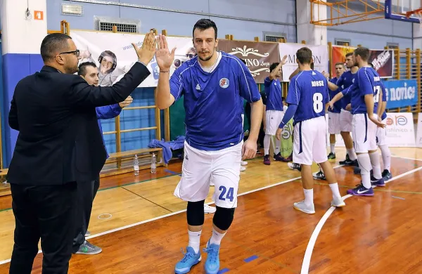 Portoroški košarkarji lahko na ligaški uspeh računajo le ob 
izjemni motivaciji in zavzetosti vseh - od trenerja do igralcev. 