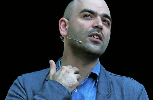 Italijanski pisatelj Roberto Saviano, avtor uspešnic Gomora 
ter Ničničnič, je pri založbi Feltrinelli izdal novi roman La 
paranza dei bambini.