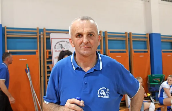 Ekipo bo od ponedeljka naprej vodil Zoran Jerončič, ki bo na 
trenerskem mestu zamenjal Zdravka Joviča.