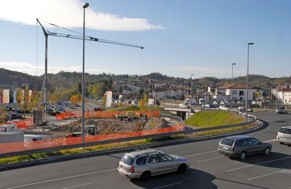 Pred novogoriško Qlandio so začeli graditi 19. restavracija 
McDonald's  v Sloveniji.