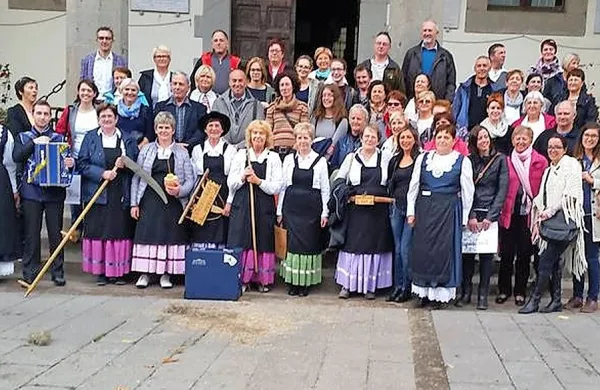   Po obisku Idrijčanov v Abbadii, je v petek tam župan Bojan 
Sever podpisal listino o pobratenju.

