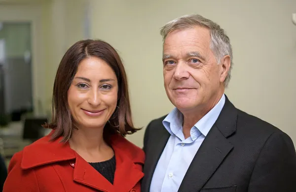 Pobudnica koncerta Tanja Vidic Goršak in direktor postojnske porodnišnice   Aleksander Merlo.