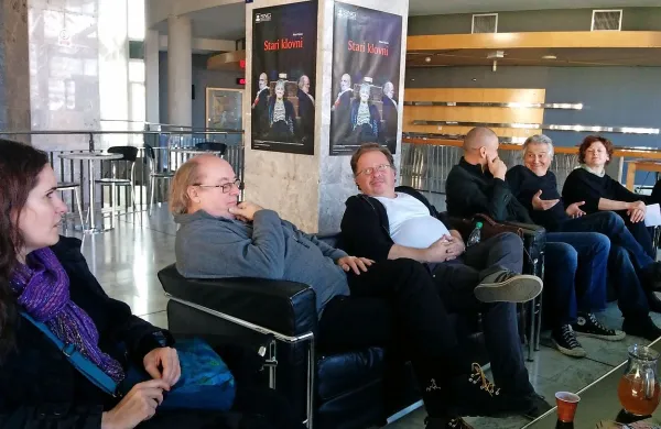 Stare klovne so ustvarili (z leve) Vasilija Fišer, Gojmir Lešnjak 
Gojc, Jaša Jamnik, Radoš Bolčina, Iztok Mlakar in  Martina 
Mrhar.