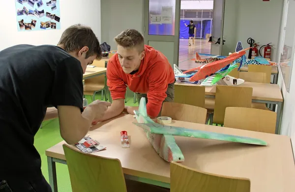  Izdelovanje jadralnih letal, prijetnejši del projekta Airnet.


