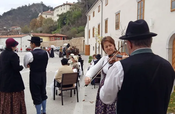 Nastaja film ob Stanku Premrlu in  slovenski himni