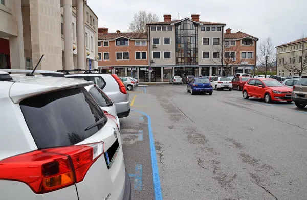 Redarji so  pod drobnogled najprej vzeli mirujoči promet. 