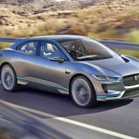 Električni križanec z britanskega konca naj bi bil na cestah 
leta 2018.