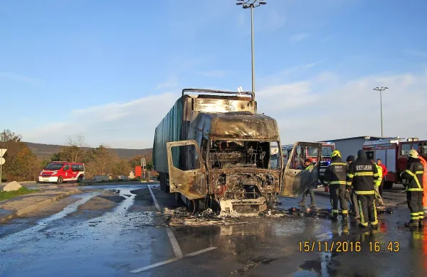 Kratek stik je zanetil požar