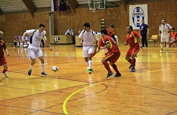 Primorski drugoligaški derbi  z ajdovskim Kixom (v rdeči 
opremi) je dobila Gorica.