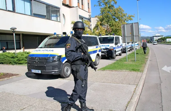 Po privedbah na koprsko sodišče je sedem osumljenih končalo v priporu.  
