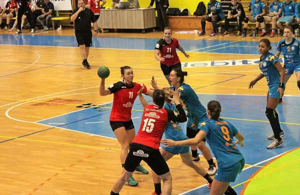 Nina Zulič je za Mlinotest  v sredo dosegla kar 10 golov.