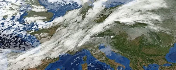Proti nam priteka zelo vlažen zrak.