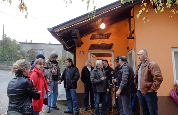 Krajani Artviž, ki so se konec oktobra uprli nebrzdanemu 
ropanju njihovih gozdov,   dobivajo vse več podpore.