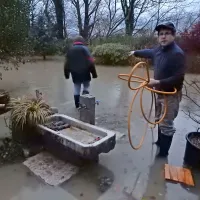 Na Gori&scaron;kem obilne padavine, voda zalila  nekaj hi&scaron; (foto in video)
