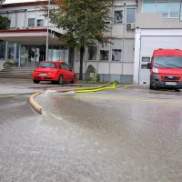 Na Gori&scaron;kem obilne padavine, voda zalila  nekaj hi&scaron; (foto in video)