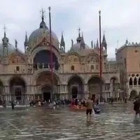 V Prvačini je poplavilo dve hiši. 